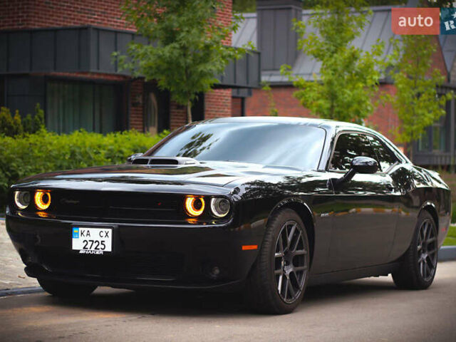 Черный Додж Челенджер, объемом двигателя 5.65 л и пробегом 72 тыс. км за 35000 $, фото 1 на Automoto.ua