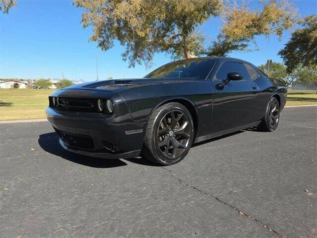 Черный Додж Челенджер, объемом двигателя 5.7 л и пробегом 79 тыс. км за 5000 $, фото 1 на Automoto.ua