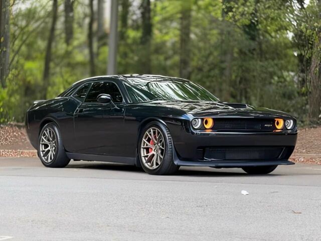 Черный Додж Челенджер, объемом двигателя 6.2 л и пробегом 52 тыс. км за 20000 $, фото 1 на Automoto.ua