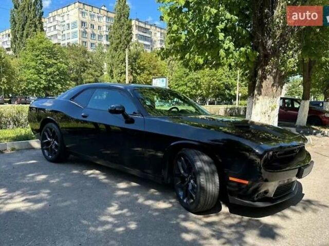 Черный Додж Челенджер, объемом двигателя 5.65 л и пробегом 141 тыс. км за 26300 $, фото 1 на Automoto.ua