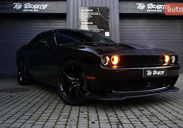 Черный Додж Челенджер, объемом двигателя 3.6 л и пробегом 144 тыс. км за 19800 $, фото 1 на Automoto.ua