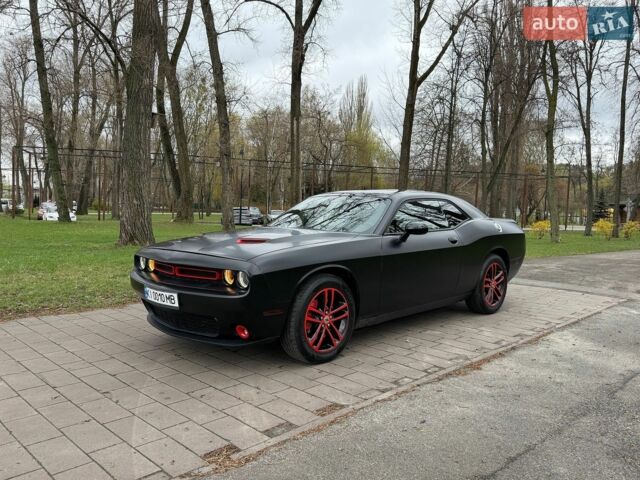 Чорний Додж Challenger, об'ємом двигуна 2 л та пробігом 45 тис. км за 20350 $, фото 1 на Automoto.ua