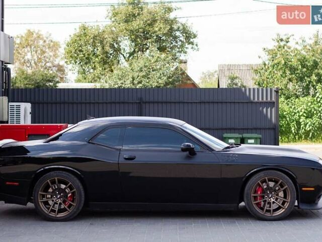 Черный Додж Челенджер, объемом двигателя 6.42 л и пробегом 45 тыс. км за 43000 $, фото 1 на Automoto.ua