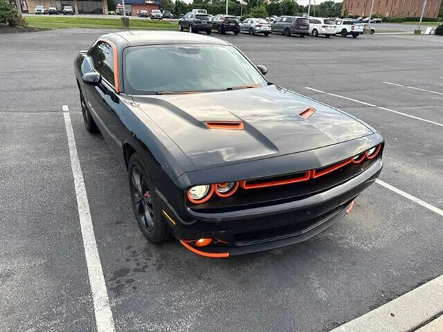 Чорний Додж Challenger, об'ємом двигуна 3.6 л та пробігом 51 тис. км за 11117 $, фото 1 на Automoto.ua