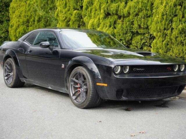 Черный Додж Челенджер, объемом двигателя 6.4 л и пробегом 39 тыс. км за 8000 $, фото 1 на Automoto.ua