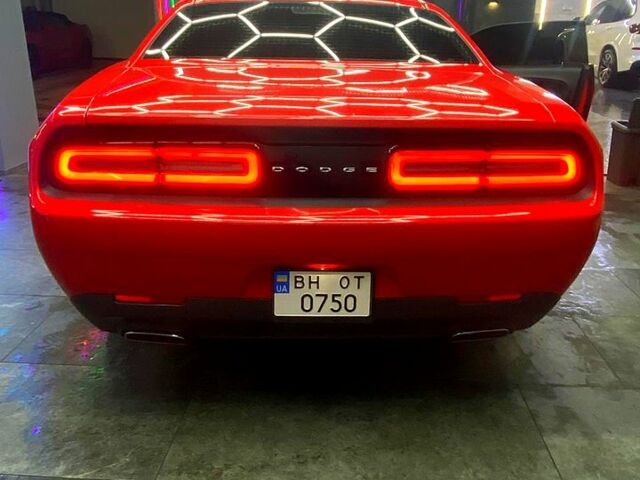 Красный Додж Челенджер, объемом двигателя 3.6 л и пробегом 176 тыс. км за 15500 $, фото 1 на Automoto.ua