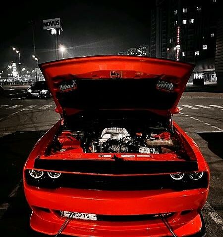Червоний Додж Challenger, об'ємом двигуна 6.2 л та пробігом 20 тис. км за 58888 $, фото 1 на Automoto.ua
