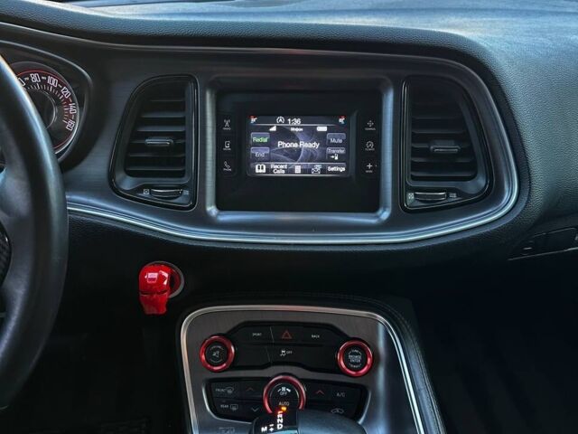 Червоний Додж Challenger, об'ємом двигуна 3.6 л та пробігом 0 тис. км за 16500 $, фото 1 на Automoto.ua