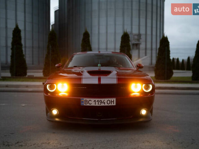 Красный Додж Челенджер, объемом двигателя 6.42 л и пробегом 76 тыс. км за 37000 $, фото 1 на Automoto.ua