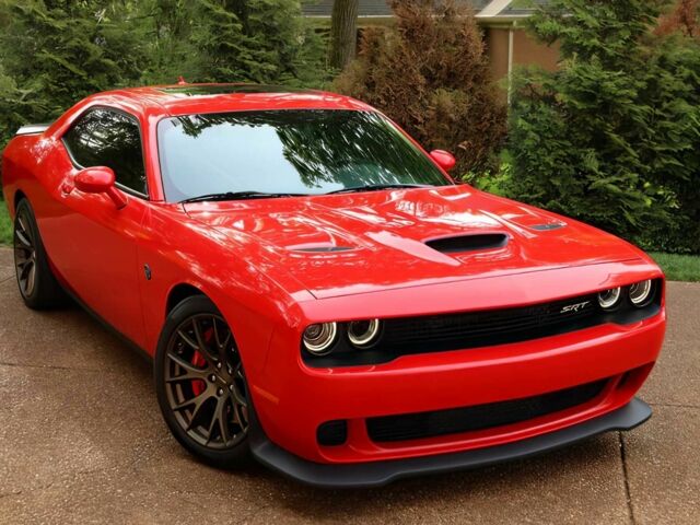 Червоний Додж Challenger, об'ємом двигуна 6.2 л та пробігом 63 тис. км за 10000 $, фото 1 на Automoto.ua