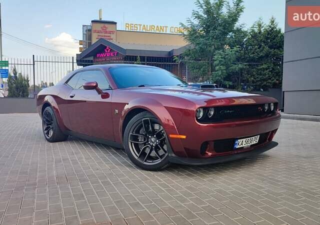 Красный Додж Челенджер, объемом двигателя 6.42 л и пробегом 34 тыс. км за 45900 $, фото 1 на Automoto.ua