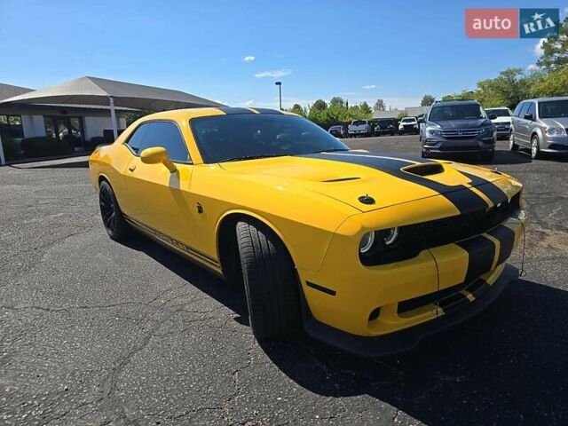 Жовтий Додж Challenger, об'ємом двигуна 6.2 л та пробігом 15 тис. км за 22000 $, фото 1 на Automoto.ua