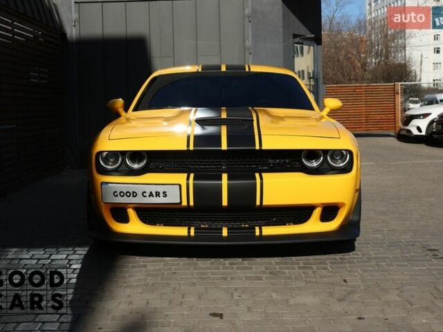 Желтый Додж Челенджер, объемом двигателя 6.17 л и пробегом 33 тыс. км за 54900 $, фото 1 на Automoto.ua