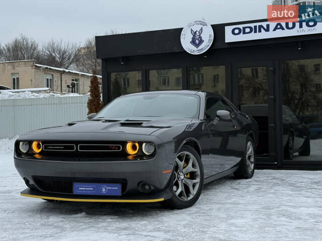 Серый Додж Челенджер, объемом двигателя 3.61 л и пробегом 135 тыс. км за 18500 $, фото 1 на Automoto.ua