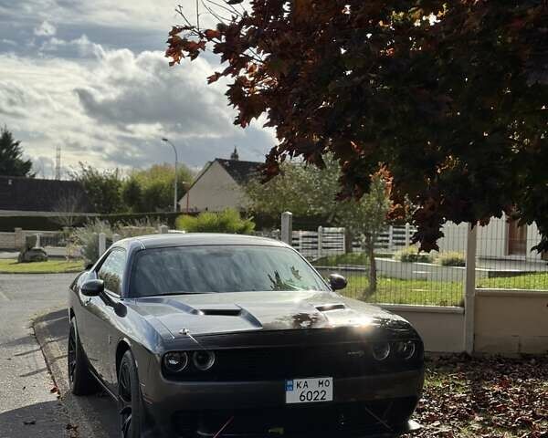 Серый Додж Челенджер, объемом двигателя 3.6 л и пробегом 170 тыс. км за 18300 $, фото 1 на Automoto.ua