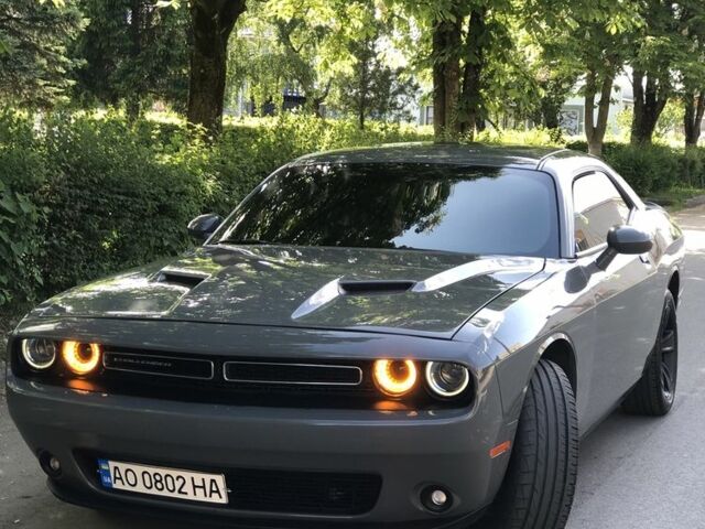 Серый Додж Челенджер, объемом двигателя 3.6 л и пробегом 65 тыс. км за 18000 $, фото 1 на Automoto.ua