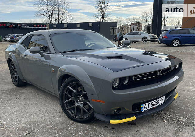 Серый Додж Челенджер, объемом двигателя 6.4 л и пробегом 31 тыс. км за 33500 $, фото 1 на Automoto.ua
