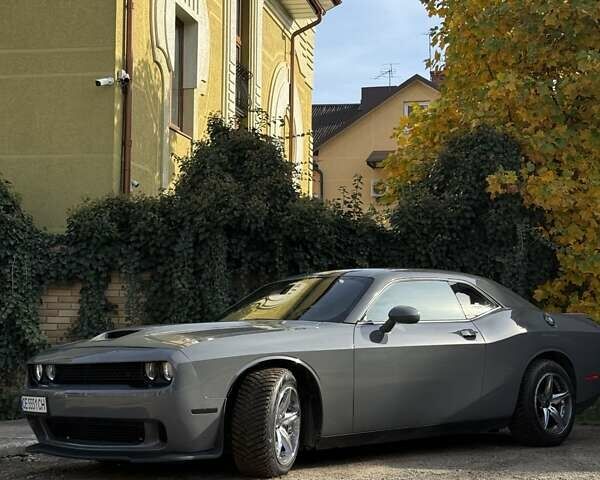 Серый Додж Челенджер, объемом двигателя 3.6 л и пробегом 180 тыс. км за 28500 $, фото 1 на Automoto.ua