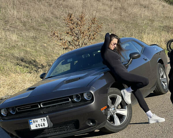 Серый Додж Челенджер, объемом двигателя 3.6 л и пробегом 134 тыс. км за 18000 $, фото 1 на Automoto.ua