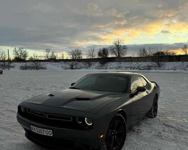 Серый Додж Челенджер, объемом двигателя 3.6 л и пробегом 119 тыс. км за 22000 $, фото 1 на Automoto.ua