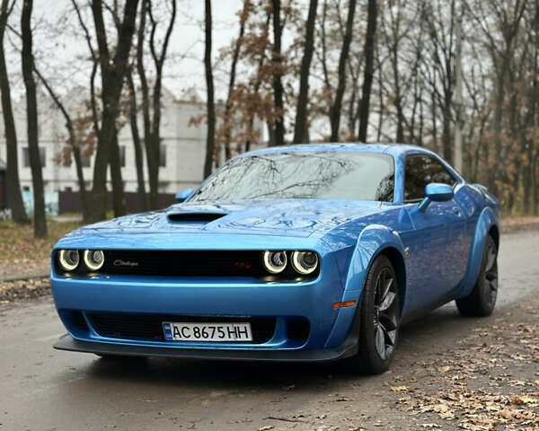 Синий Додж Челенджер, объемом двигателя 6.17 л и пробегом 82 тыс. км за 39999 $, фото 1 на Automoto.ua