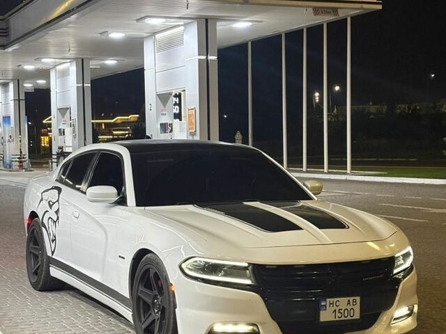 Білий Додж Charger, об'ємом двигуна 5.7 л та пробігом 290 тис. км за 18999 $, фото 1 на Automoto.ua