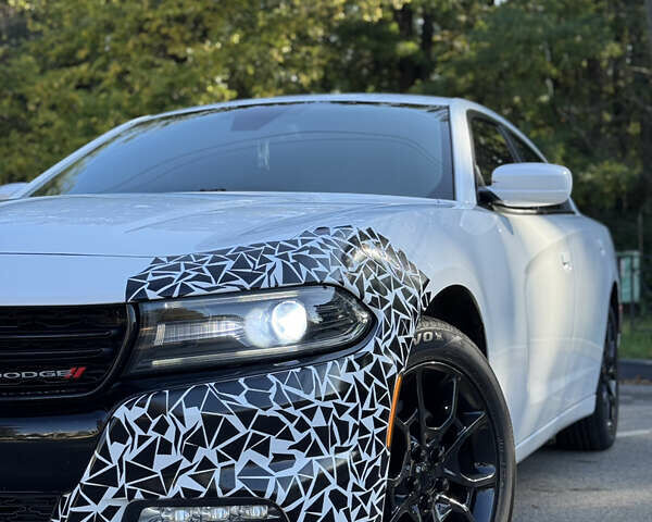 Білий Додж Charger, об'ємом двигуна 3.6 л та пробігом 126 тис. км за 20400 $, фото 1 на Automoto.ua