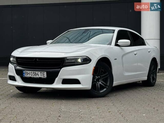 Додж Чарджер 2016 в Киеве на Automoto.ua Белый Додж Чарджер, объемом двигателя 5.7 л и пробегом 215 тыс. км за 19500 $, фото 1 на Automoto.ua