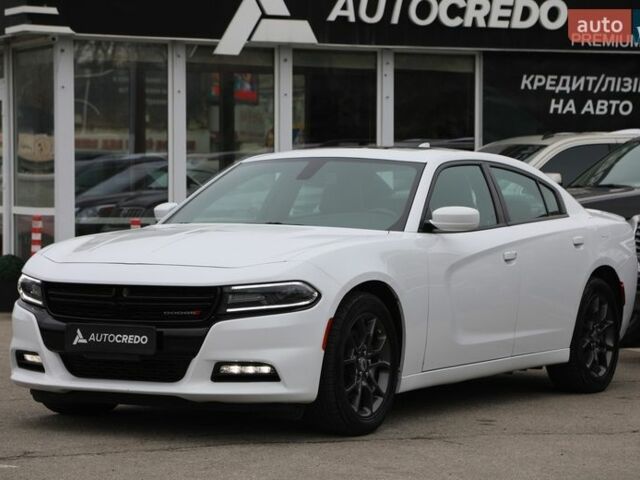 Белый Додж Чарджер, объемом двигателя 3.6 л и пробегом 100 тыс. км за 20500 $, фото 1 на Automoto.ua