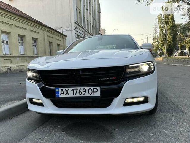 Белый Додж Чарджер, объемом двигателя 3.6 л и пробегом 95 тыс. км за 23000 $, фото 1 на Automoto.ua