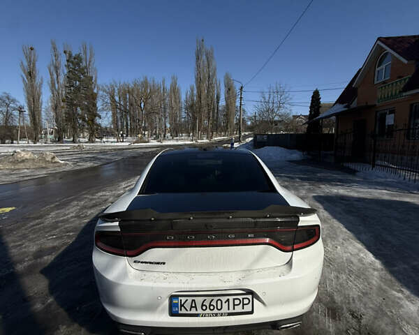 Белый Додж Чарджер, объемом двигателя 3.61 л и пробегом 89 тыс. км за 16999 $, фото 1 на Automoto.ua