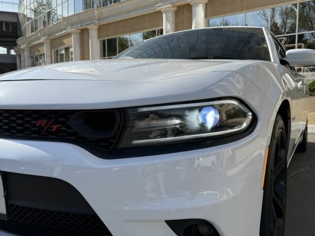 Білий Додж Charger, об'ємом двигуна 5.7 л та пробігом 135 тис. км за 22999 $, фото 1 на Automoto.ua