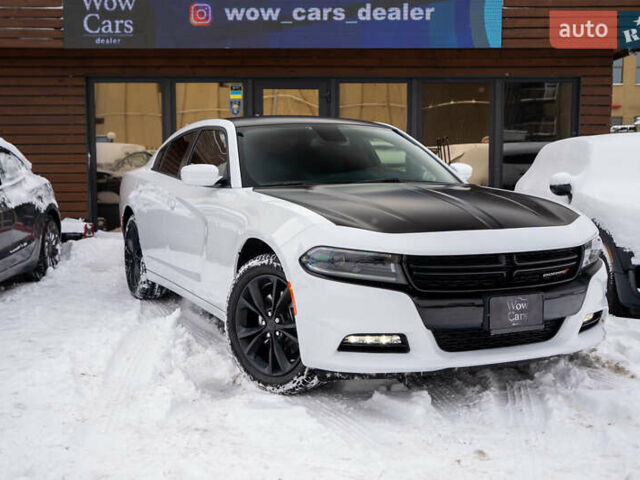 Белый Додж Чарджер, объемом двигателя 3.6 л и пробегом 39 тыс. км за 23800 $, фото 1 на Automoto.ua