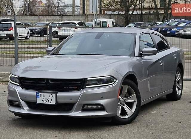 Серый Додж Чарджер, объемом двигателя 3.6 л и пробегом 192 тыс. км за 13000 $, фото 1 на Automoto.ua
