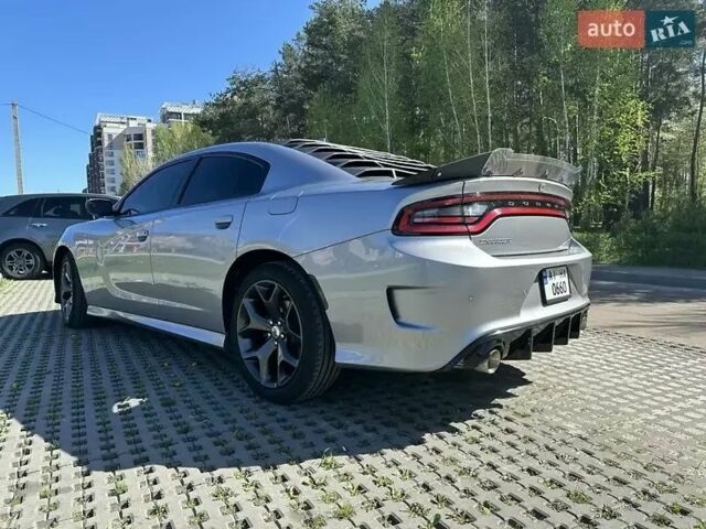 Серый Додж Чарджер, объемом двигателя 3.6 л и пробегом 94 тыс. км за 21000 $, фото 1 на Automoto.ua