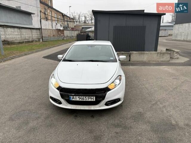 Белый Додж Дарт, объемом двигателя 2 л и пробегом 253 тыс. км за 4900 $, фото 1 на Automoto.ua