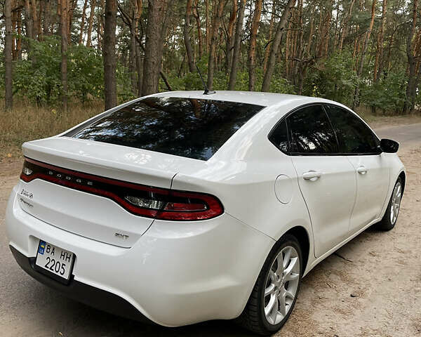 Белый Додж Дарт, объемом двигателя 2 л и пробегом 185 тыс. км за 8000 $, фото 1 на Automoto.ua