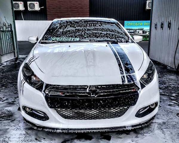 Білий Додж Дарт, об'ємом двигуна 2.4 л та пробігом 175 тис. км за 11300 $, фото 1 на Automoto.ua