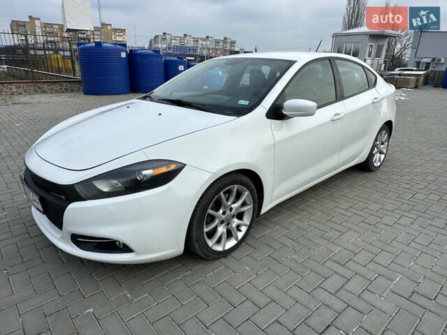 Белый Додж Дарт, объемом двигателя 2 л и пробегом 255 тыс. км за 7500 $, фото 1 на Automoto.ua