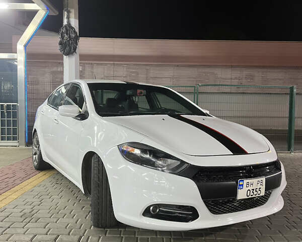 Белый Додж Дарт, объемом двигателя 2.36 л и пробегом 190 тыс. км за 9000 $, фото 1 на Automoto.ua