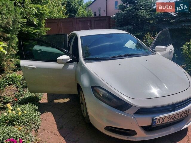 Белый Додж Дарт, объемом двигателя 2.36 л и пробегом 270 тыс. км за 7800 $, фото 1 на Automoto.ua