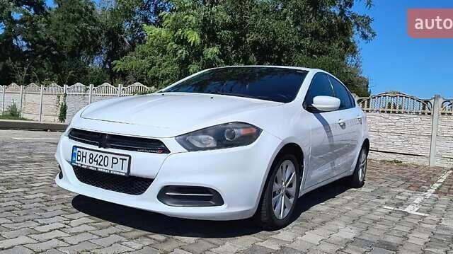 Белый Додж Дарт, объемом двигателя 2.36 л и пробегом 166 тыс. км за 8100 $, фото 1 на Automoto.ua