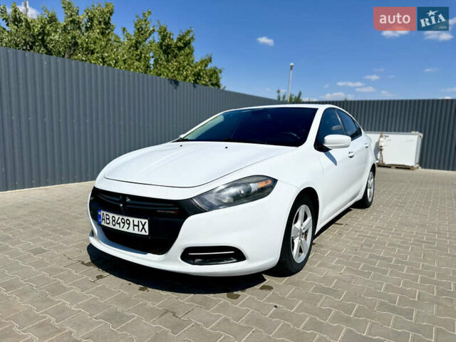 Белый Додж Дарт, объемом двигателя 2.36 л и пробегом 278 тыс. км за 8500 $, фото 1 на Automoto.ua