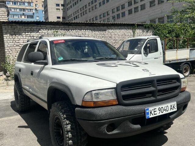 Білий Додж Durango, об'ємом двигуна 5.9 л та пробігом 471 тис. км за 6000 $, фото 1 на Automoto.ua