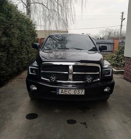 Чорний Додж Durango, об'ємом двигуна 4.7 л та пробігом 220 тис. км за 12500 $, фото 1 на Automoto.ua