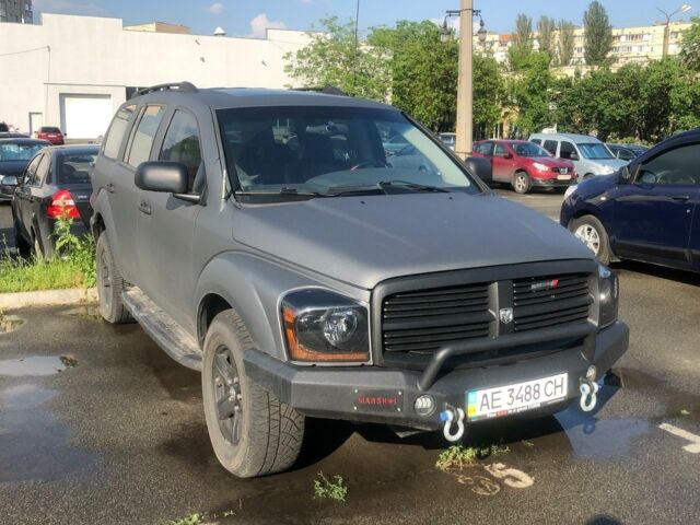 Сірий Додж Durango, об'ємом двигуна 5 л та пробігом 300 тис. км за 8000 $, фото 1 на Automoto.ua