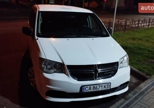 Белый Додж Гранд Караван, объемом двигателя 3.6 л и пробегом 253 тыс. км за 9800 $, фото 1 на Automoto.ua