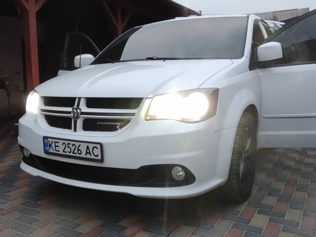 Белый Додж Гранд Караван, объемом двигателя 3.6 л и пробегом 170 тыс. км за 15500 $, фото 1 на Automoto.ua