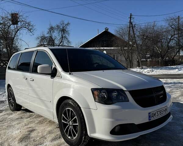 Білий Додж Гранд Караван, об'ємом двигуна 3.6 л та пробігом 165 тис. км за 13200 $, фото 1 на Automoto.ua