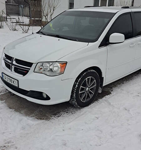 Белый Додж Гранд Караван, объемом двигателя 3.6 л и пробегом 160 тыс. км за 13000 $, фото 1 на Automoto.ua
